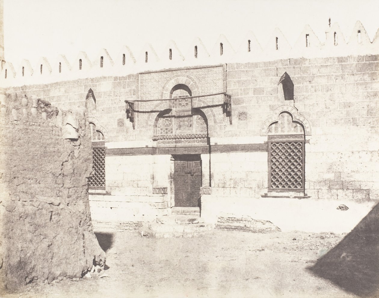 Souâdj, Mouràd-Beys grav - Ingången till moskén, 1851-52, tryckt 1853-54. av Félix Teynard