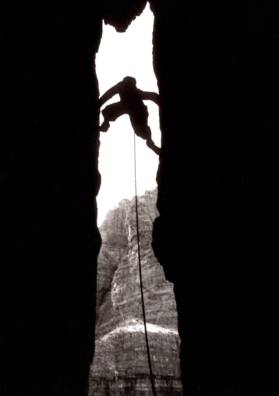 "Ah wonder!": den stora skorstenen på Lavaredos huvudtopp, Dolomiti, Trentino Alto Adige, Italien av Fosco Maraini