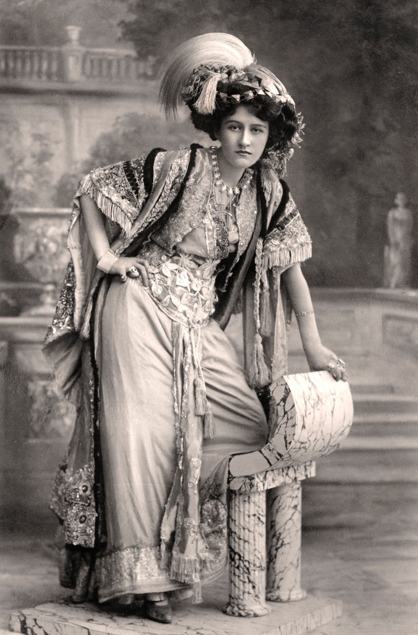 Elizabeth Firth, skådespelerska, 1908. av Foulsham and Banfield