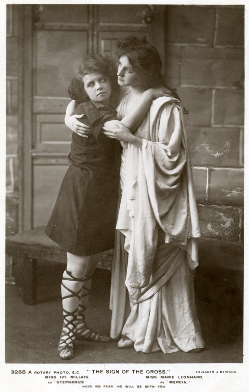 Ivy Millais och Marie Leonhard, skådespelerskor, ca 1900-talet. av Foulsham and Banfield