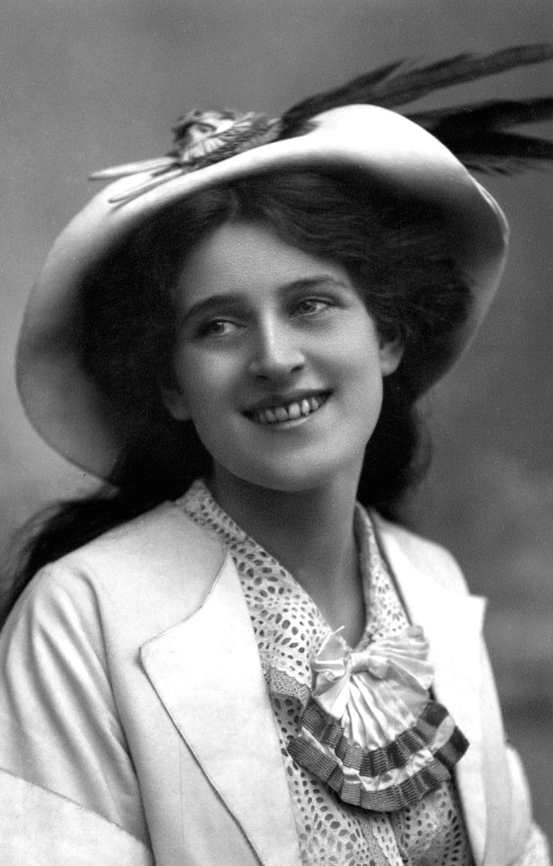 Zena Dare 1887-1975, engelsk skådespelerska, 1908. av Foulsham and Banfield