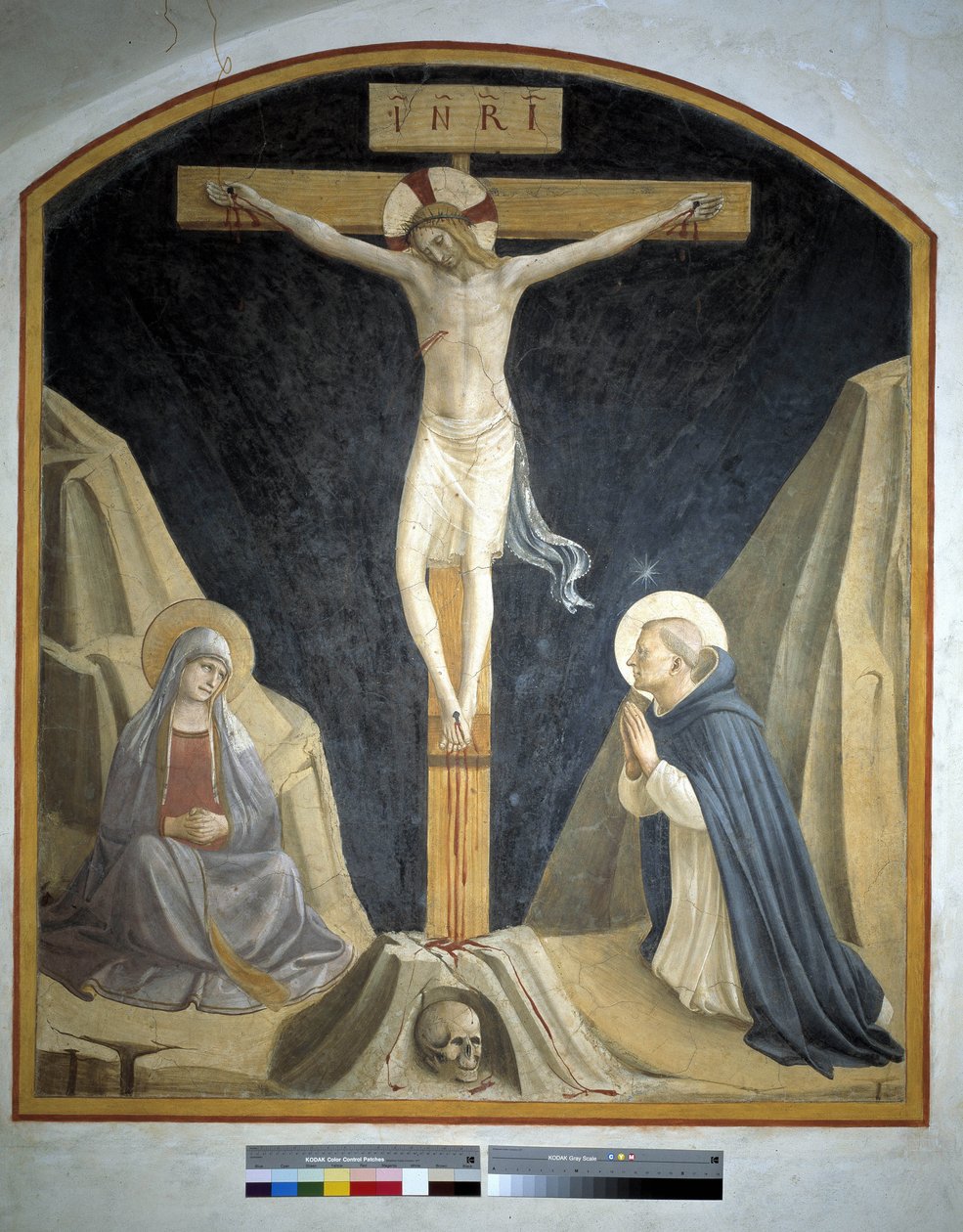 Korsfästelse med jungfru Maria och Saint Dominic. Inskription "INRI" på korset 1442 av Fra Angelico
