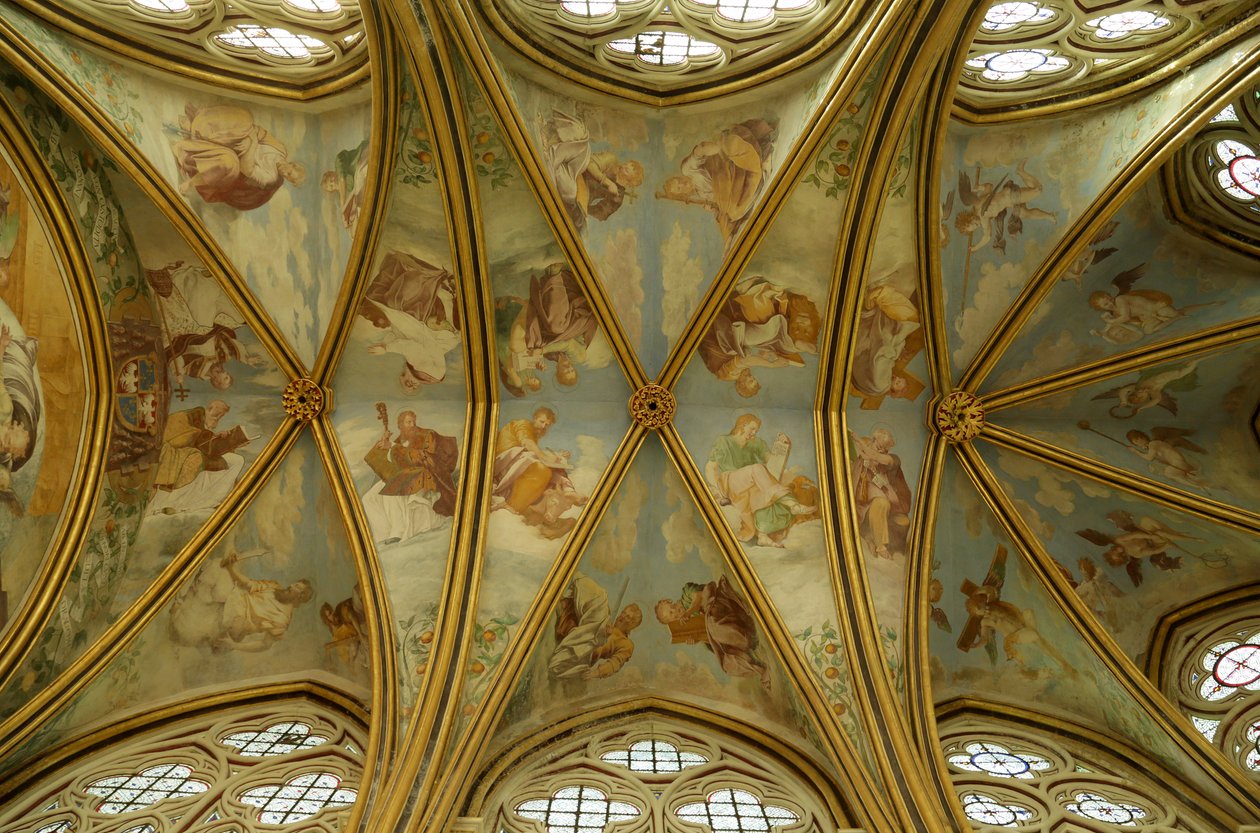 Valven av Rayonnant Chapel of the Abbey med renässansmålningar, 1200-1500-talet av Francesco Primaticcio