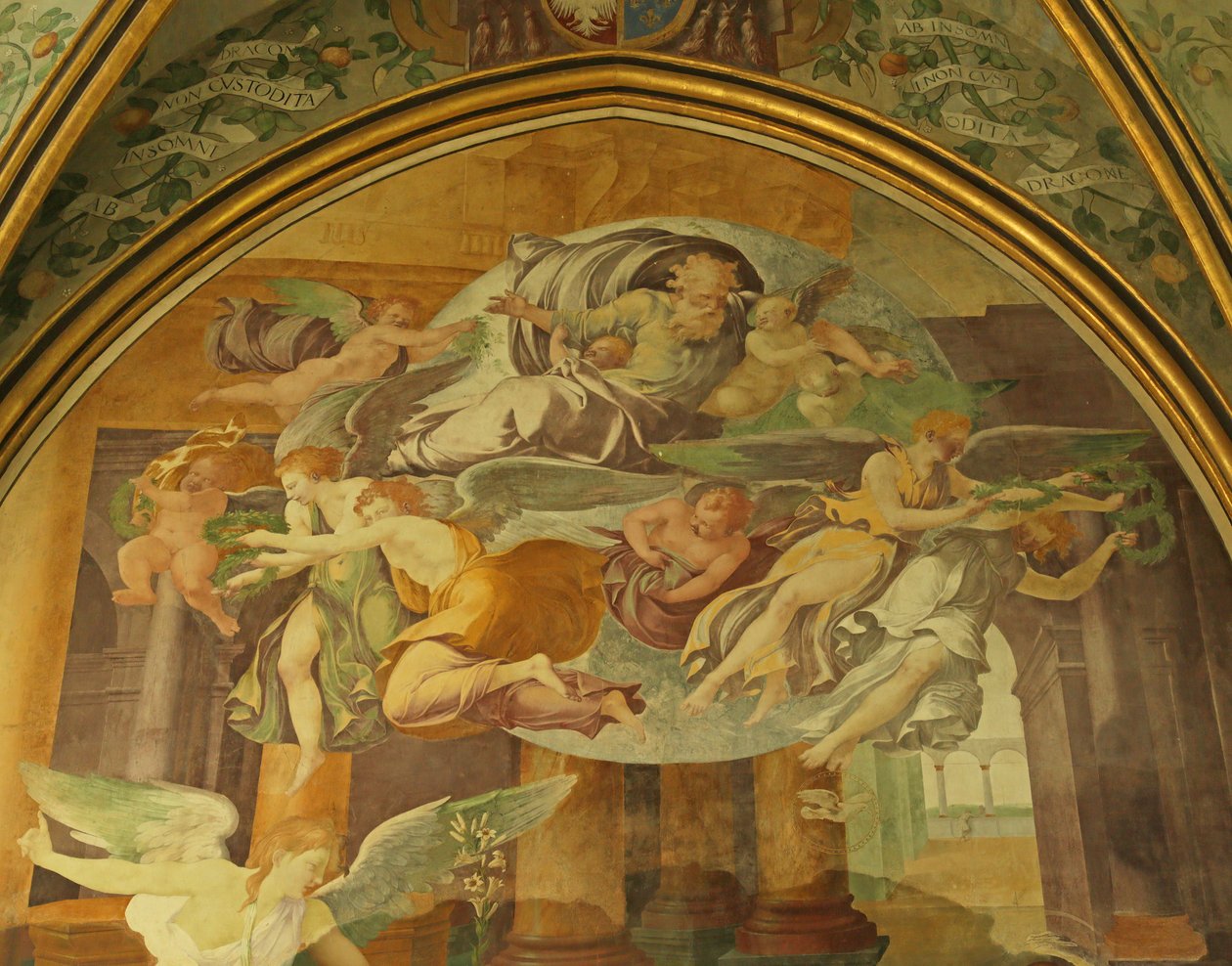 Den västra väggen i klostrets Rayonnant-kapell, detalj ovanför budkavlen av Francesco Primaticcio