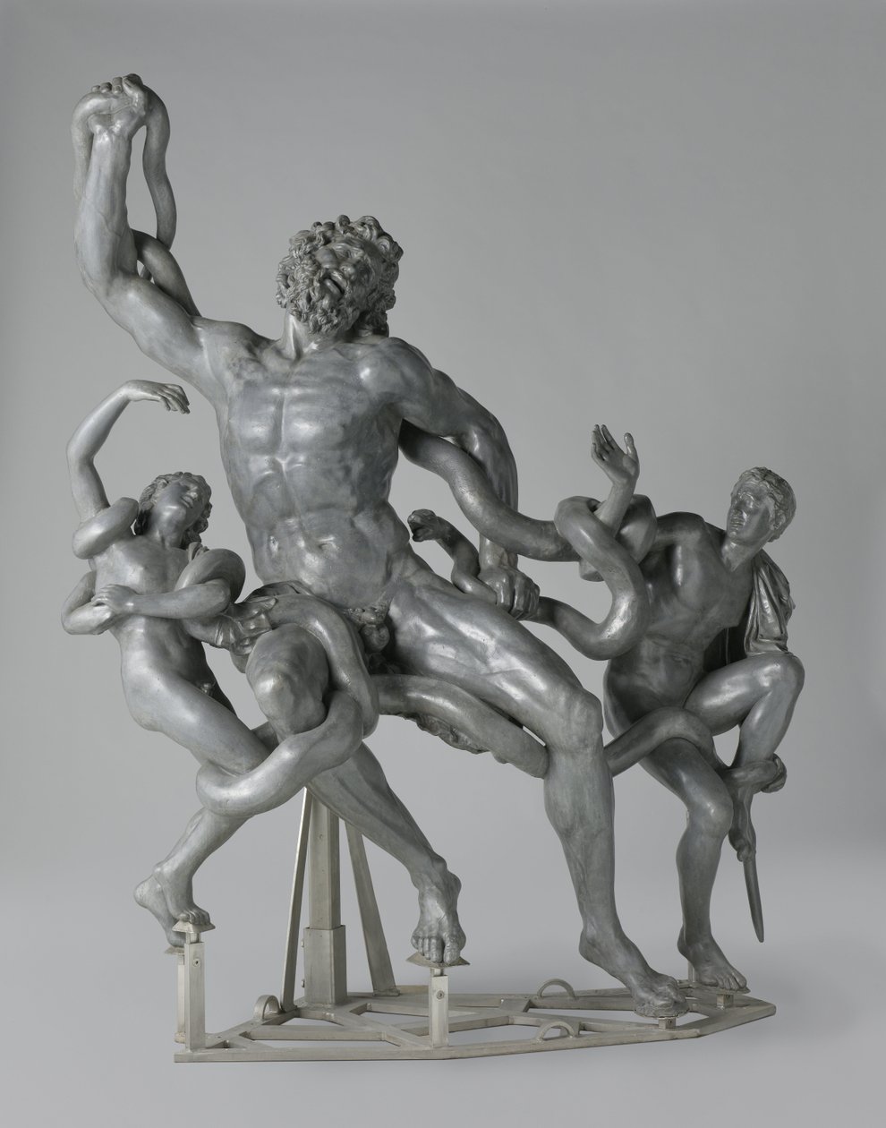 De Trojaanse priester Laocoön en zijn zoons vechten, tevergeefs, tegen de wurgende kracht van twee zeeslangen av Francesco Righetti