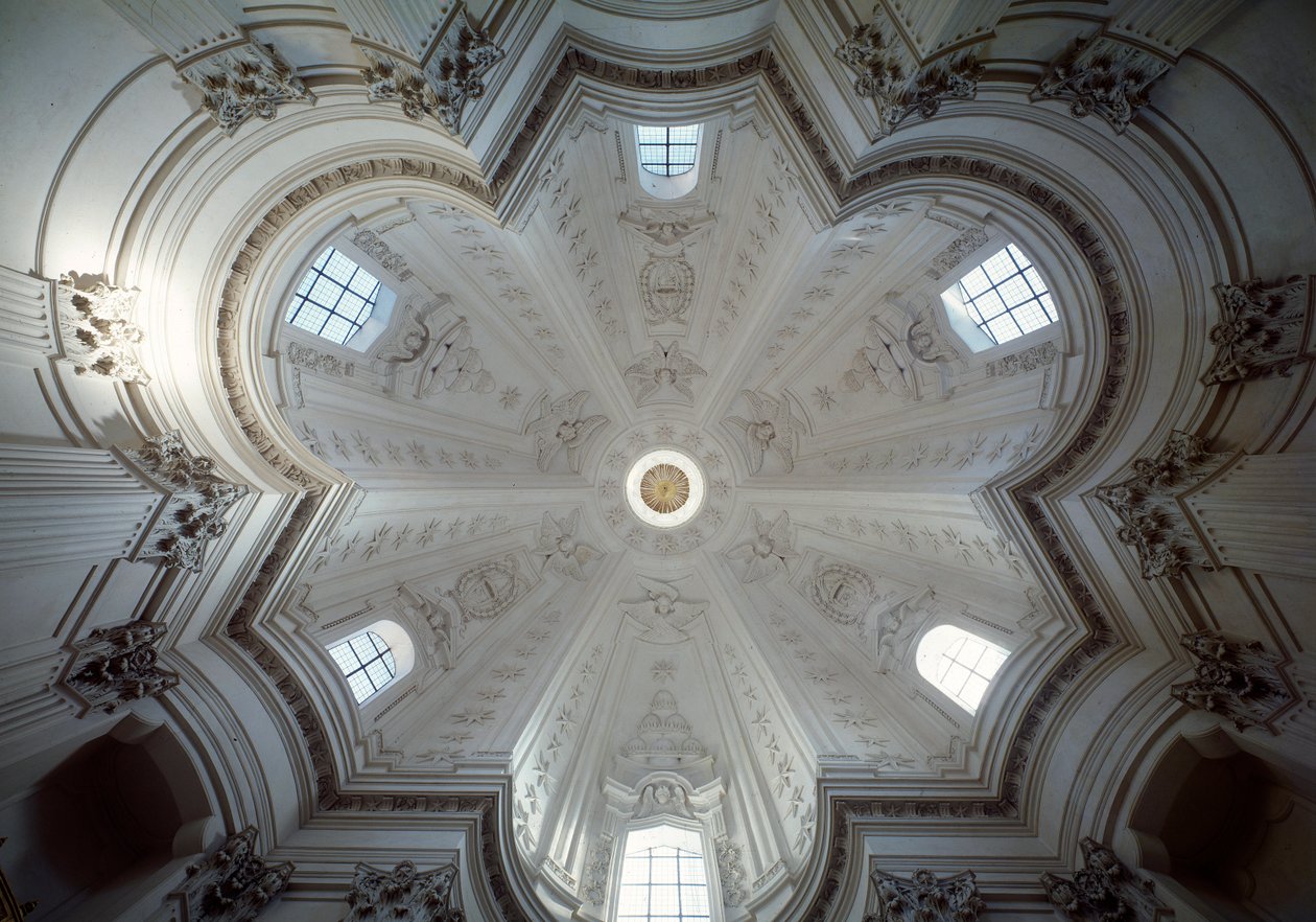 Interiörvy av kupolen av kyrkan St Ivo alla sapienza av Francesco Borromini