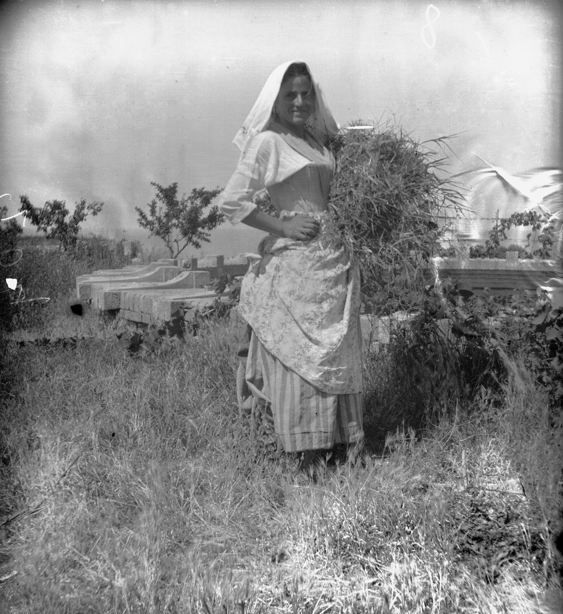 Porträtt av bonde, Abruzzo, Italien, ca 1900 (svartvitt foto) av Francesco Paolo Michetti
