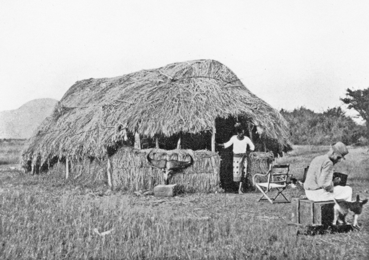 Mitt hus i lägret på Guaso Nyiro, från "Big Game Shooting on the Equator", 1908 av Francis Arthur Dickinson