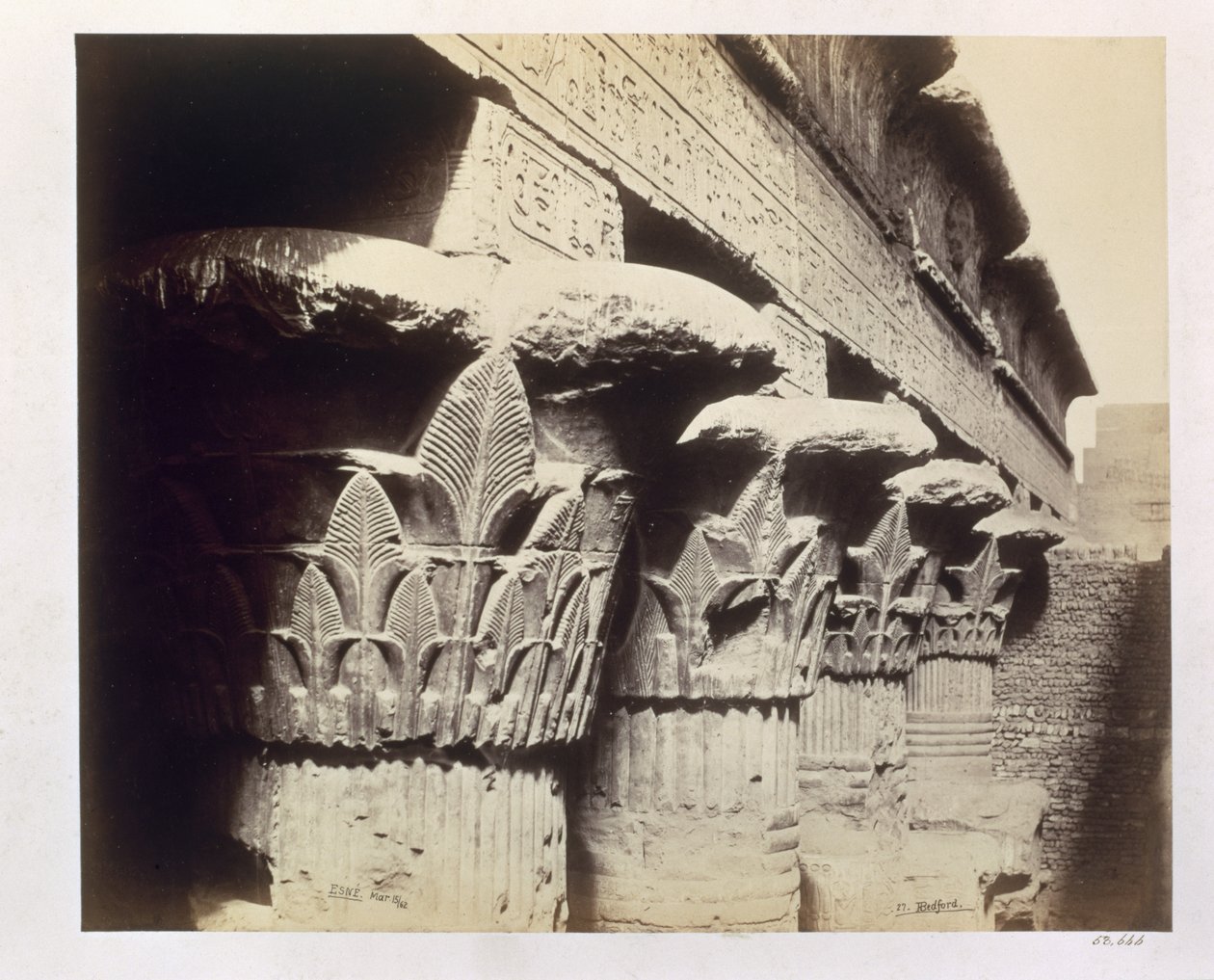 Portikens huvudstäder, Khnums tempel, Esna, 1862 (sepiafoto) av Francis Bedford