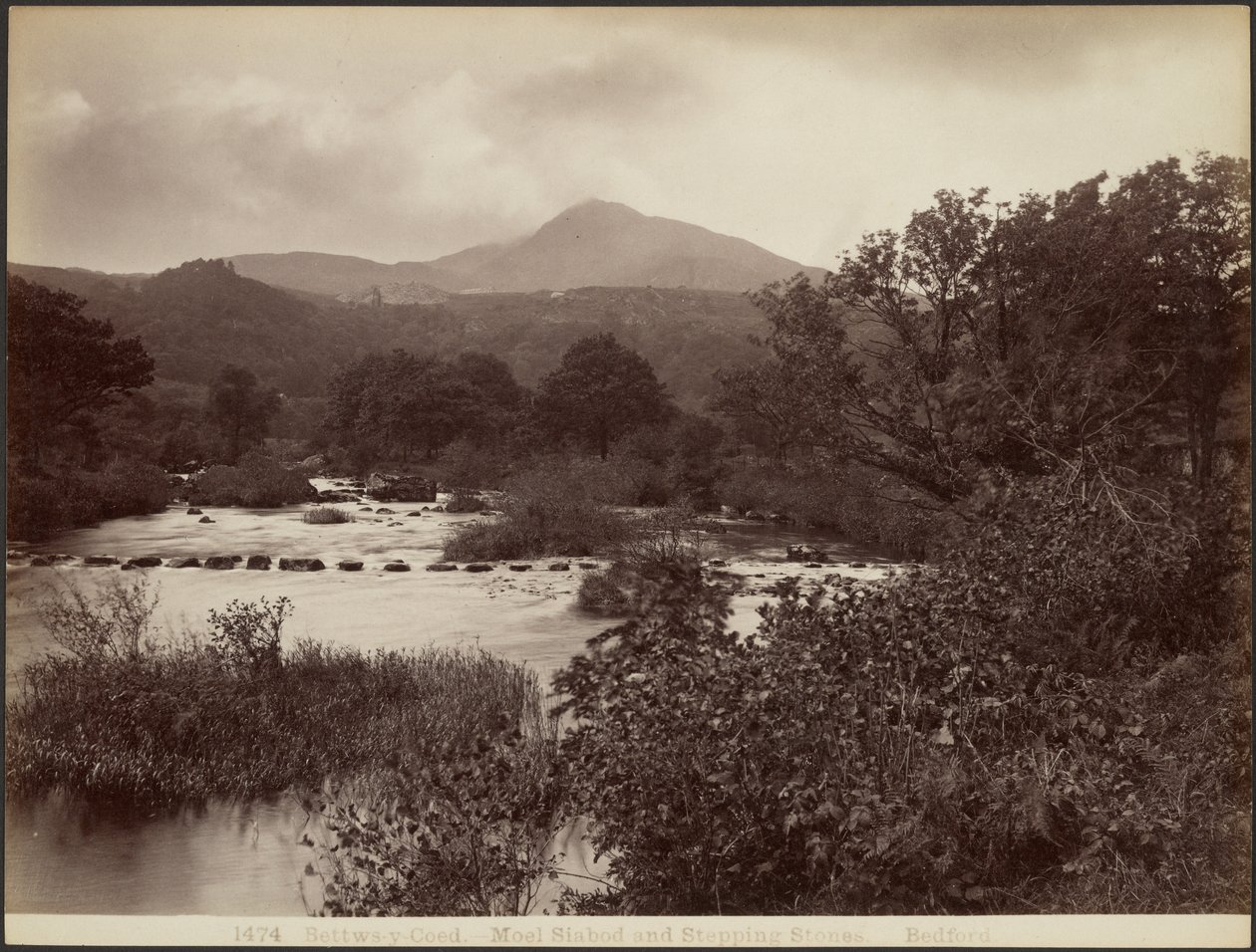Bettws-y-Coed. Moel Siabod och trampstenar av Francis Bedford