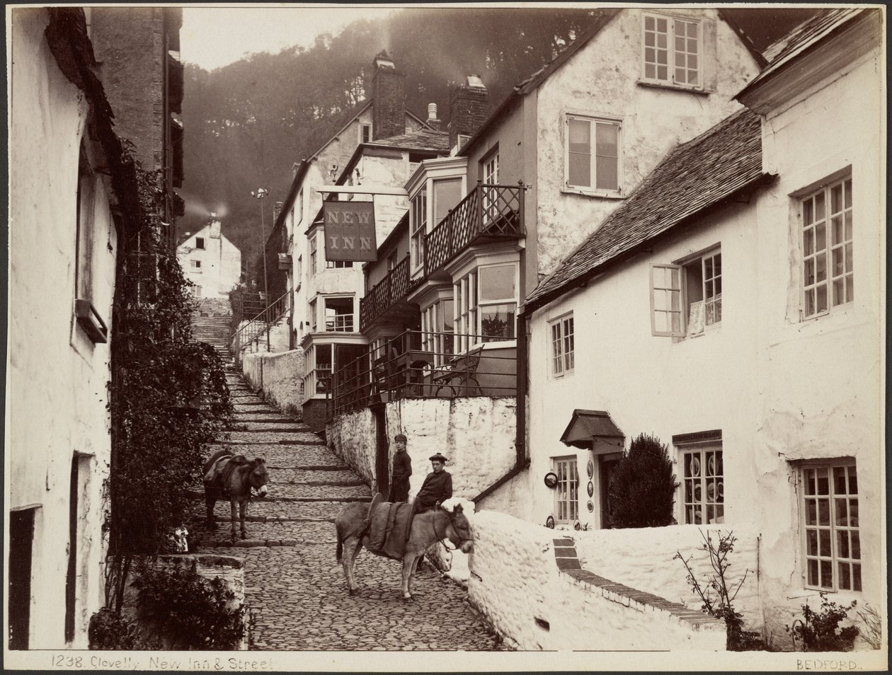 Clovelly, New Inn  Street av Francis Bedford