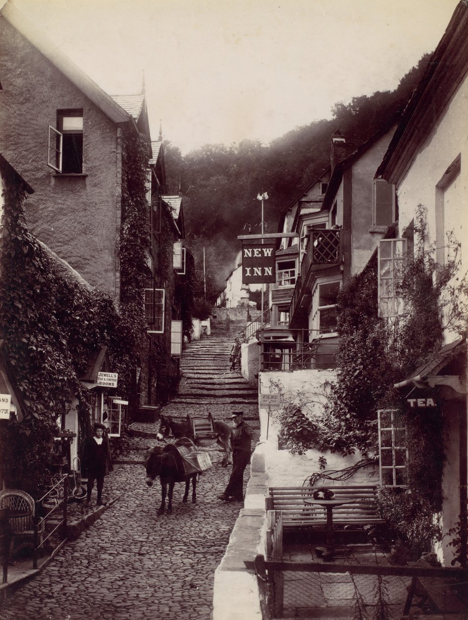 Clovelly, The New Inn and Street, 1870-talet. av Francis Bedford