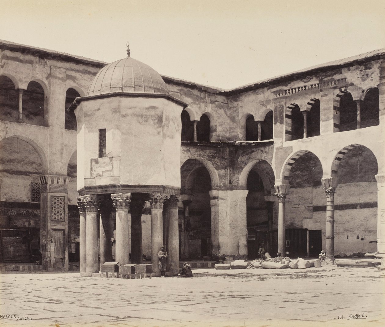 Fontän på gården till den stora moskén (Umayyad-moskén), Damaskus av Francis Bedford