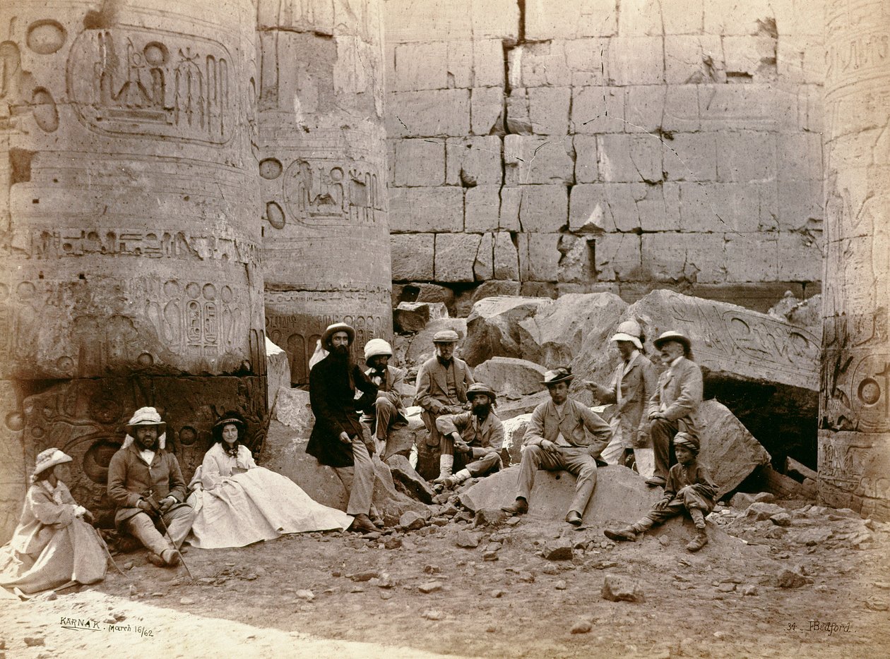 Gruppfotografi i Hall of Columns, Karnak, Egypten, 1862 av Francis Bedford