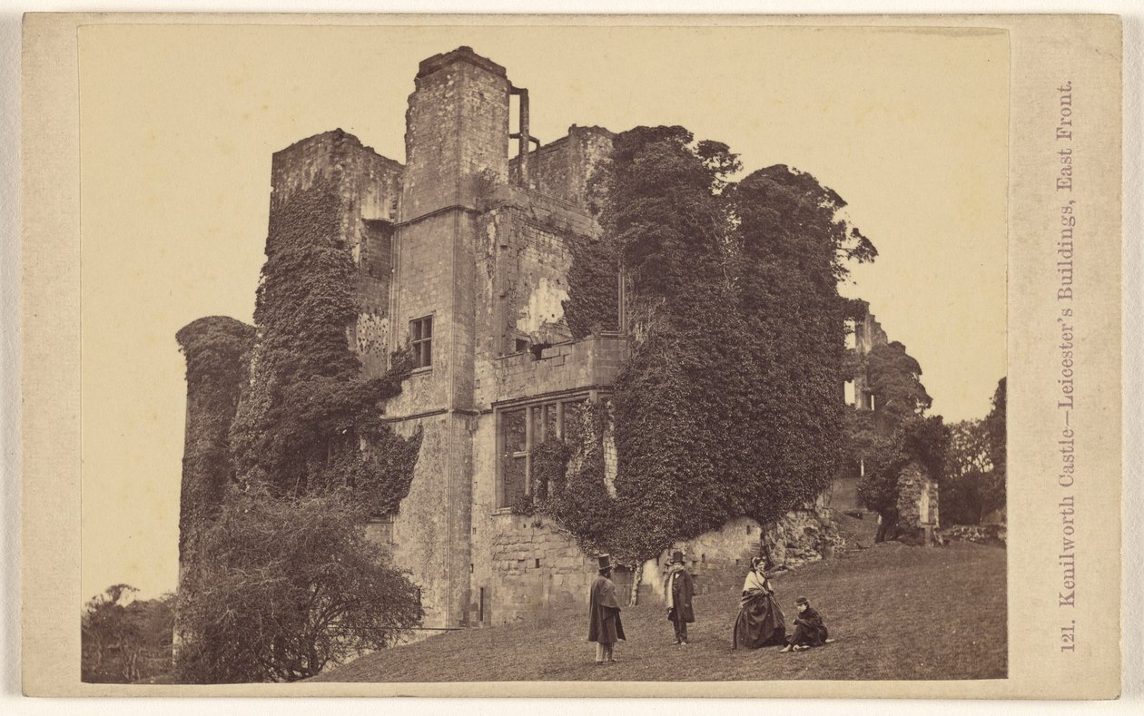Kenilworth Castle – Leicesters byggnader, östra fasaden. av Francis Bedford