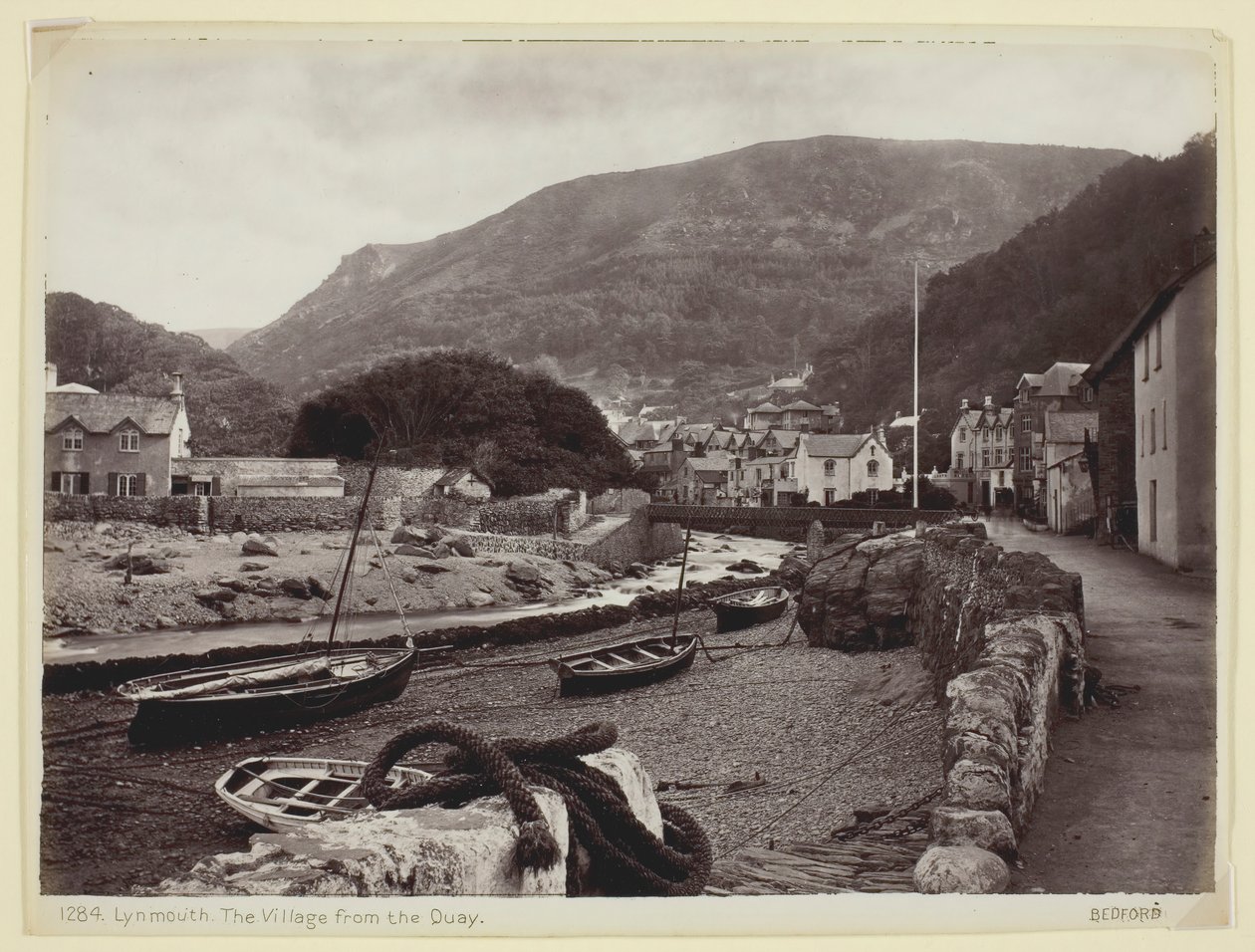 Lynmouth, The Village from the Quay, 186094. av Francis Bedford