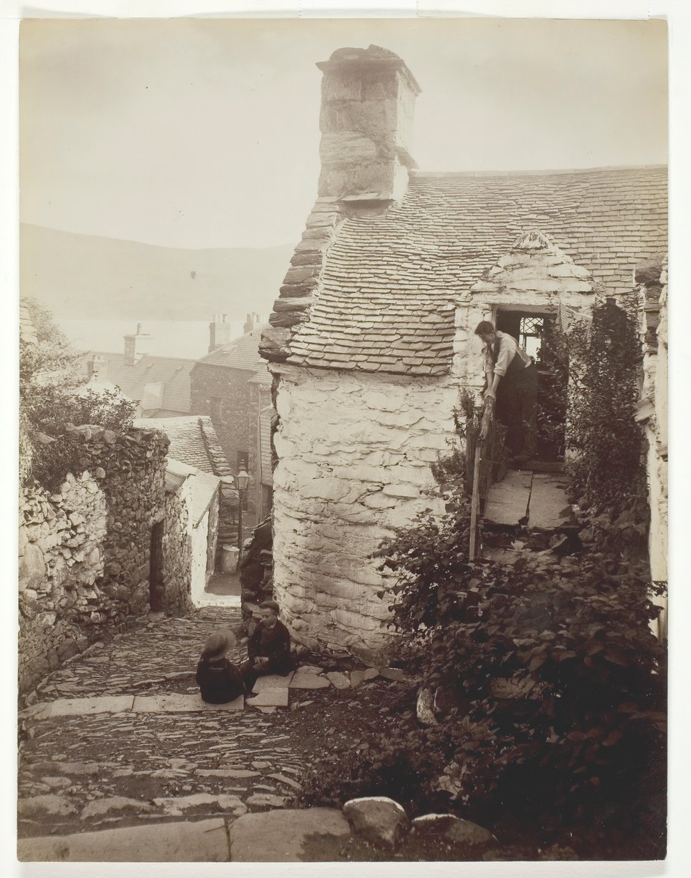 Old Barmouth, 186094. av Francis Bedford