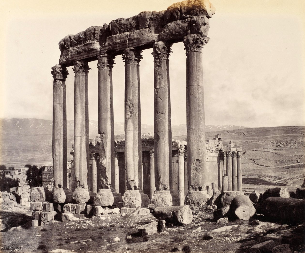 Ruinerna av soltemplet och Jupitertemplet, Baalbek av Francis Bedford