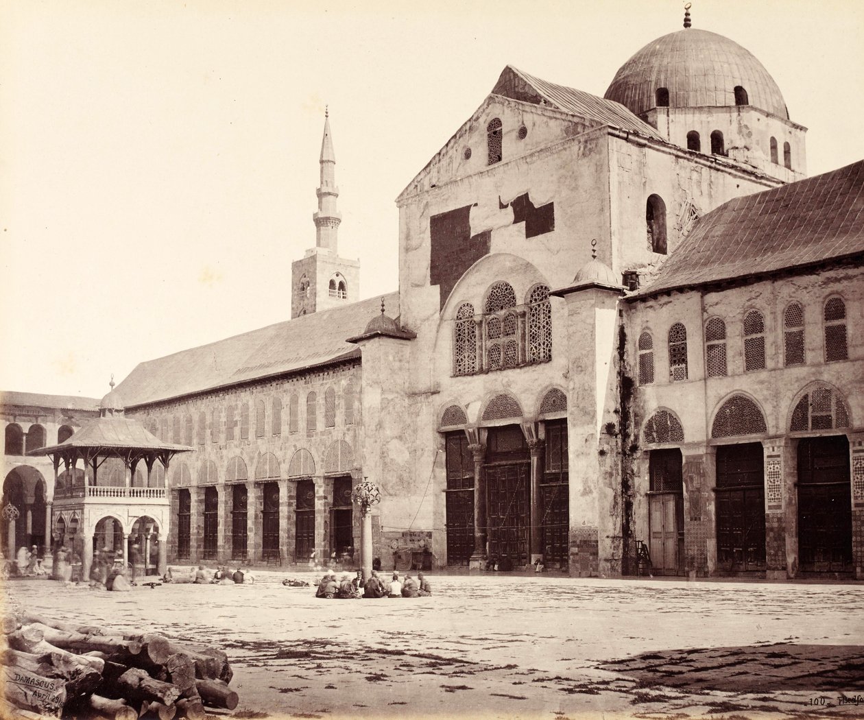 Sidan av den stora moskén (Umayyad-moskén), vy mot norr, Damaskus av Francis Bedford