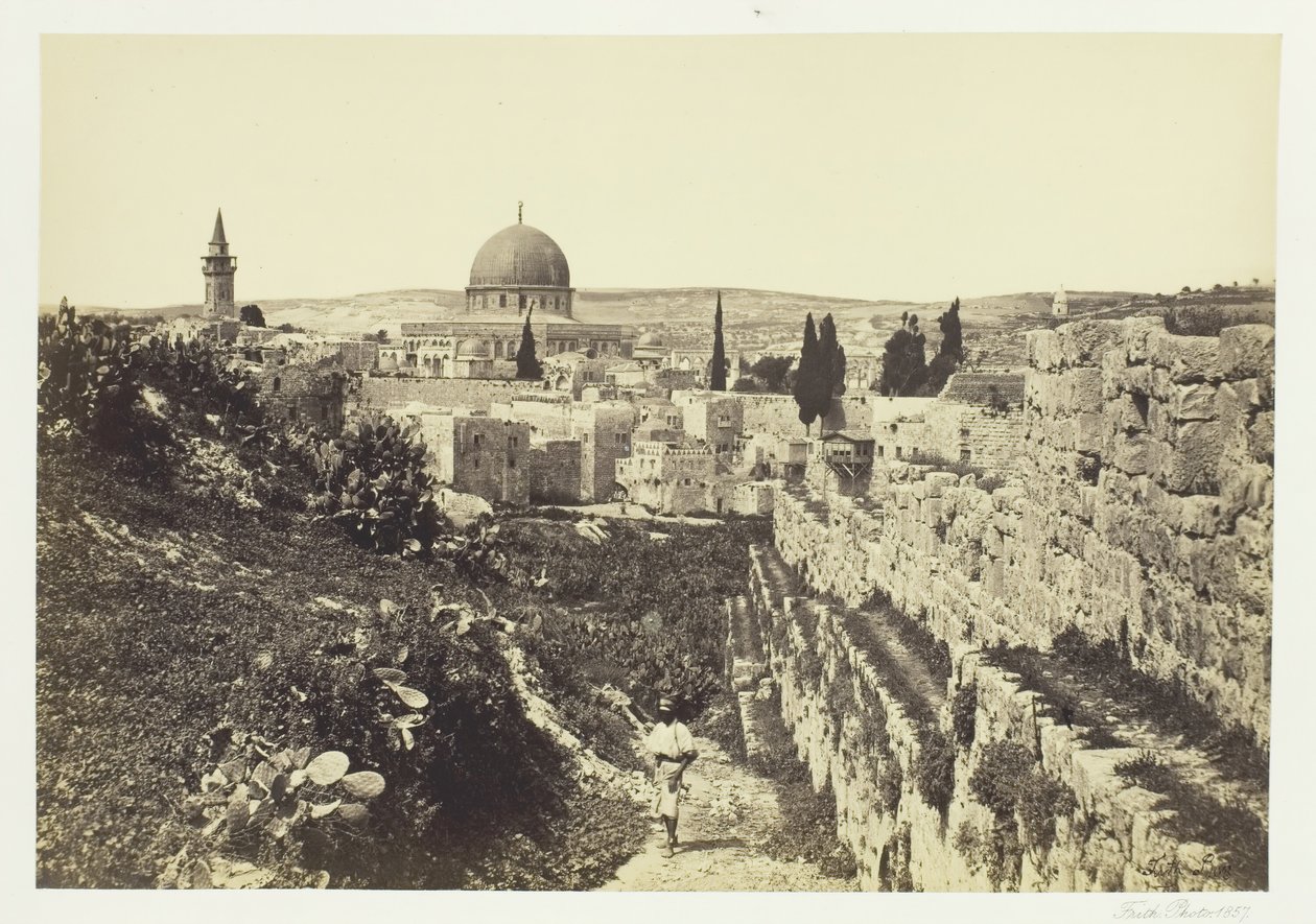 Stadsmuren och Omars moské, Jerusalem, 1857. av Francis Frith