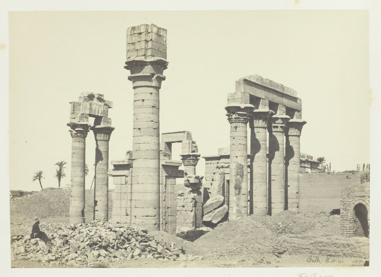 Kleopatras tempel i Erment, nära Thebe, 1857. av Francis Frith