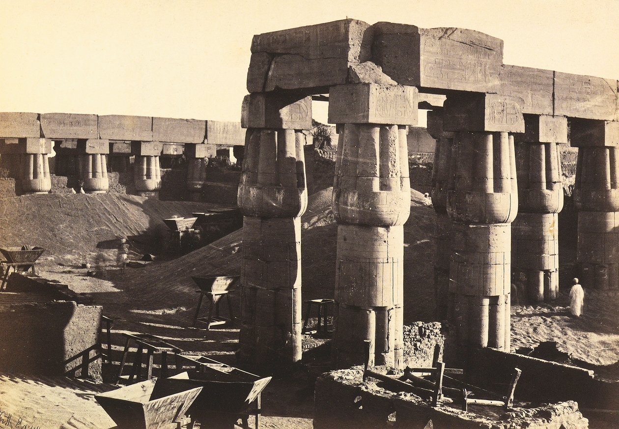 "Egypten och Palestina": pelargång på gården till festivalen Amenhotep III i Luxor-templet (El-Uqsor), Egypten av Francis Frith
