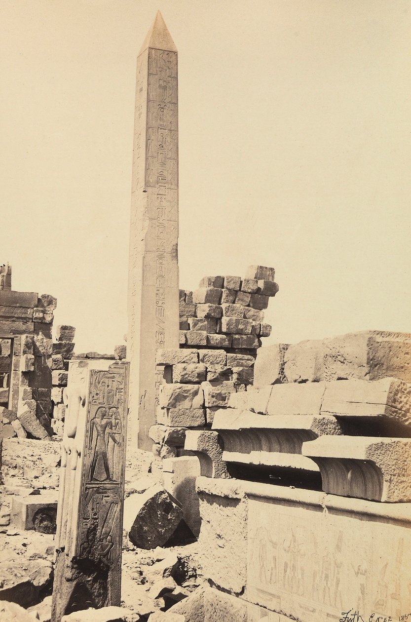 "Egypten och Palestina": granitobelisk byggd av farao Tuthmosis I och drottningen Hatshepsut i det stora templet Amun-Ra, Karnak, Egypten av Francis Frith