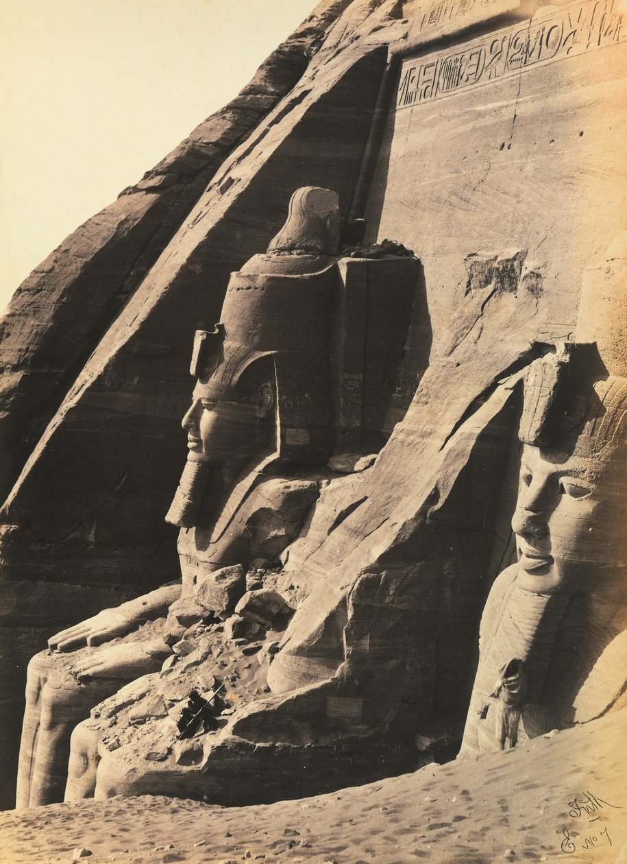 "Egypten och Palestina": kolosserna av Ramses II på vänster sida av fasaden av Abu Simbels stora tempel, i Nedre Nubia, Egypten av Francis Frith