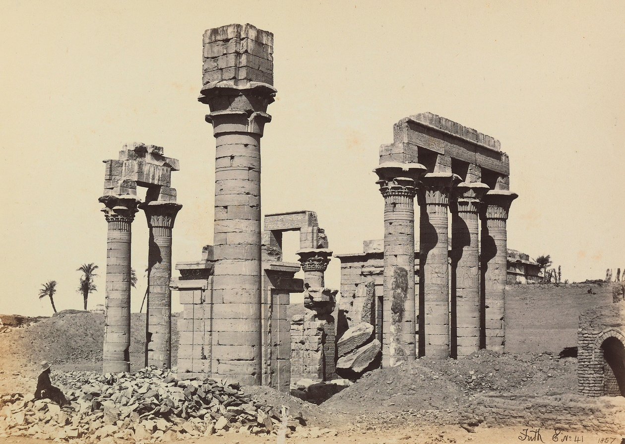 "Egypten och Palestina": ruinerna av staden Hermonthis med Kleopatras tempel i Armant (Erment) nära Thebe, Egypten av Francis Frith