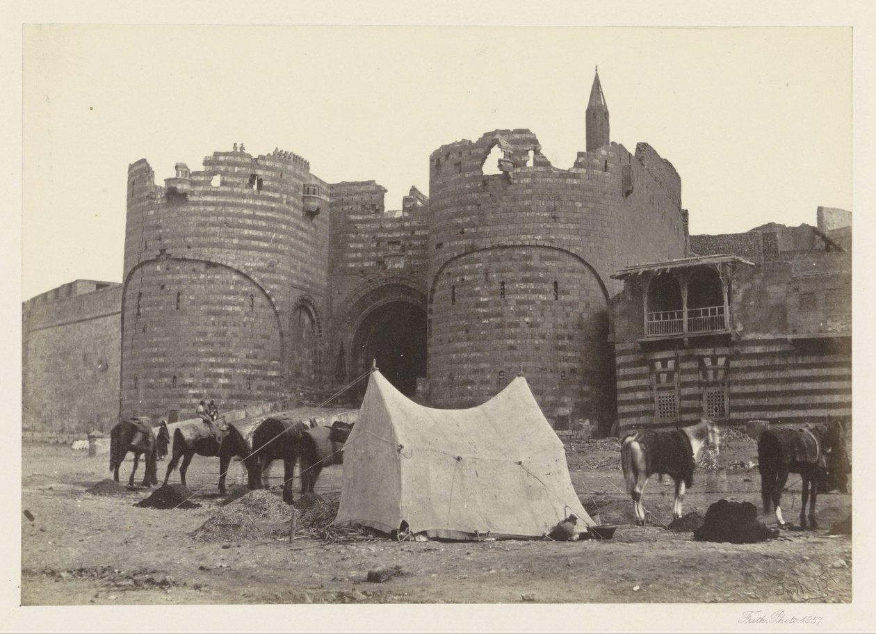 Utsikt över Bab al-Azab, porten till Kairos citadell Báb El-Azab-citadellet (titel på objektet) av Francis Frith