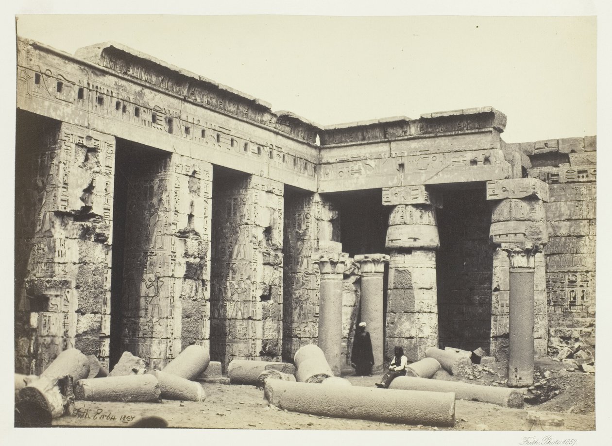 Medinet Habbos inre domstol, Thebe av Francis Frith