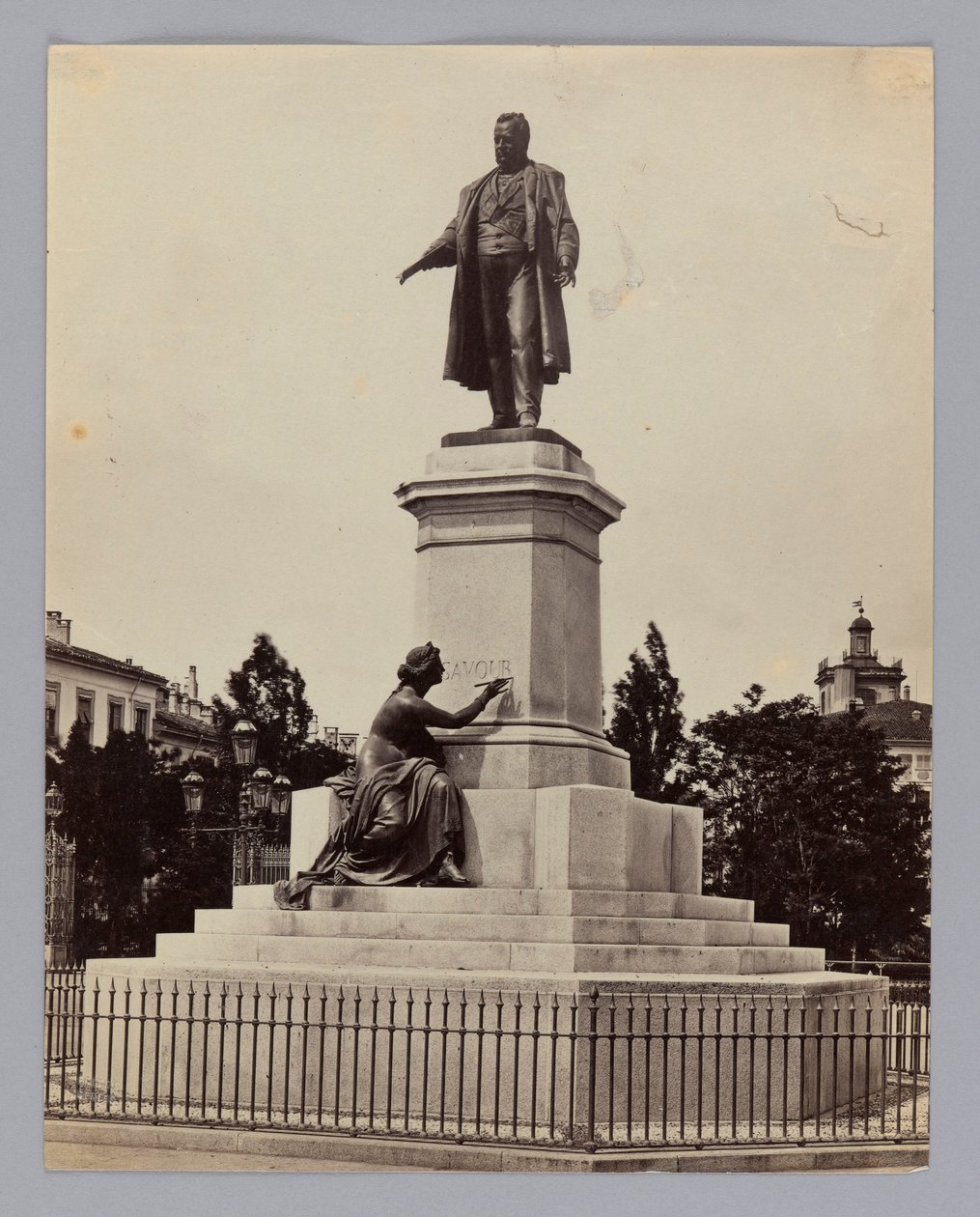 Milano. Antonio Tantardini (1829-1879) och Odoardo Tabacchi (1831-1905), monument över Camillo Benso, greve av Cavour, italiensk politiker och företagare av Francis Frith