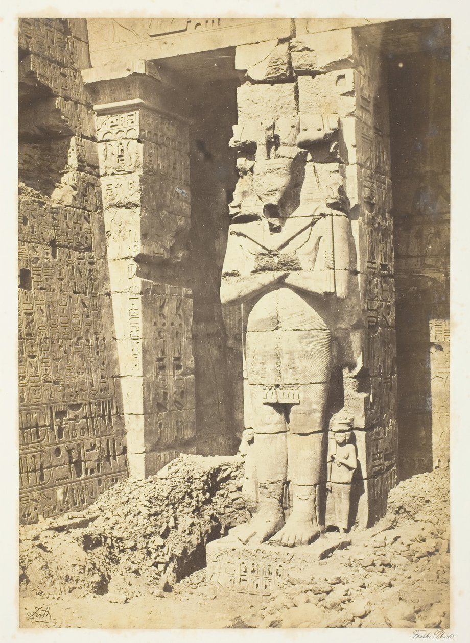 Osiridfyllmedel på Medinate-Haboo, ca. 1857. av Francis Frith