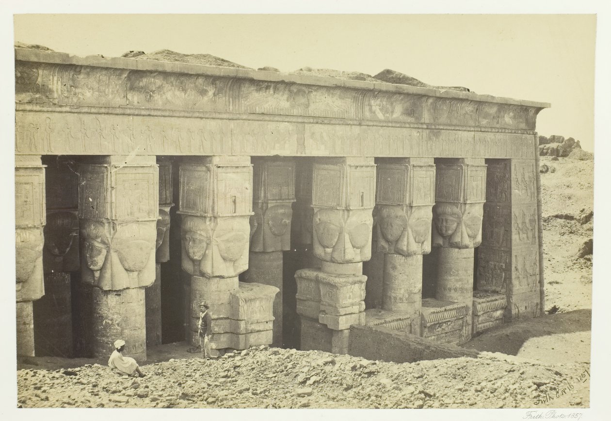 Portik av Temple of Dendera, 1857. av Francis Frith