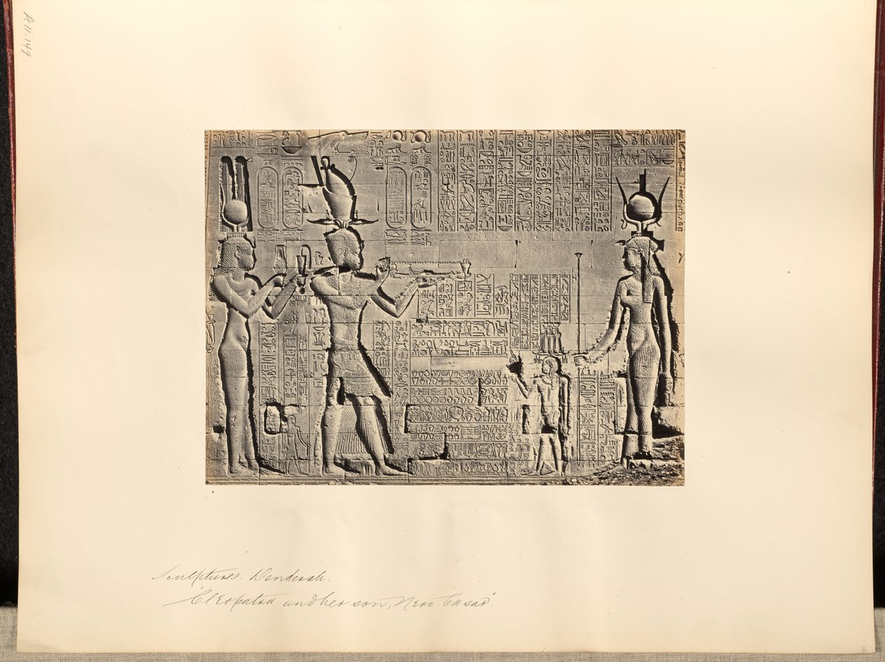 Skulpturer, Denderah, "Kleopatra och hennes son Nero Casar" av Francis Frith