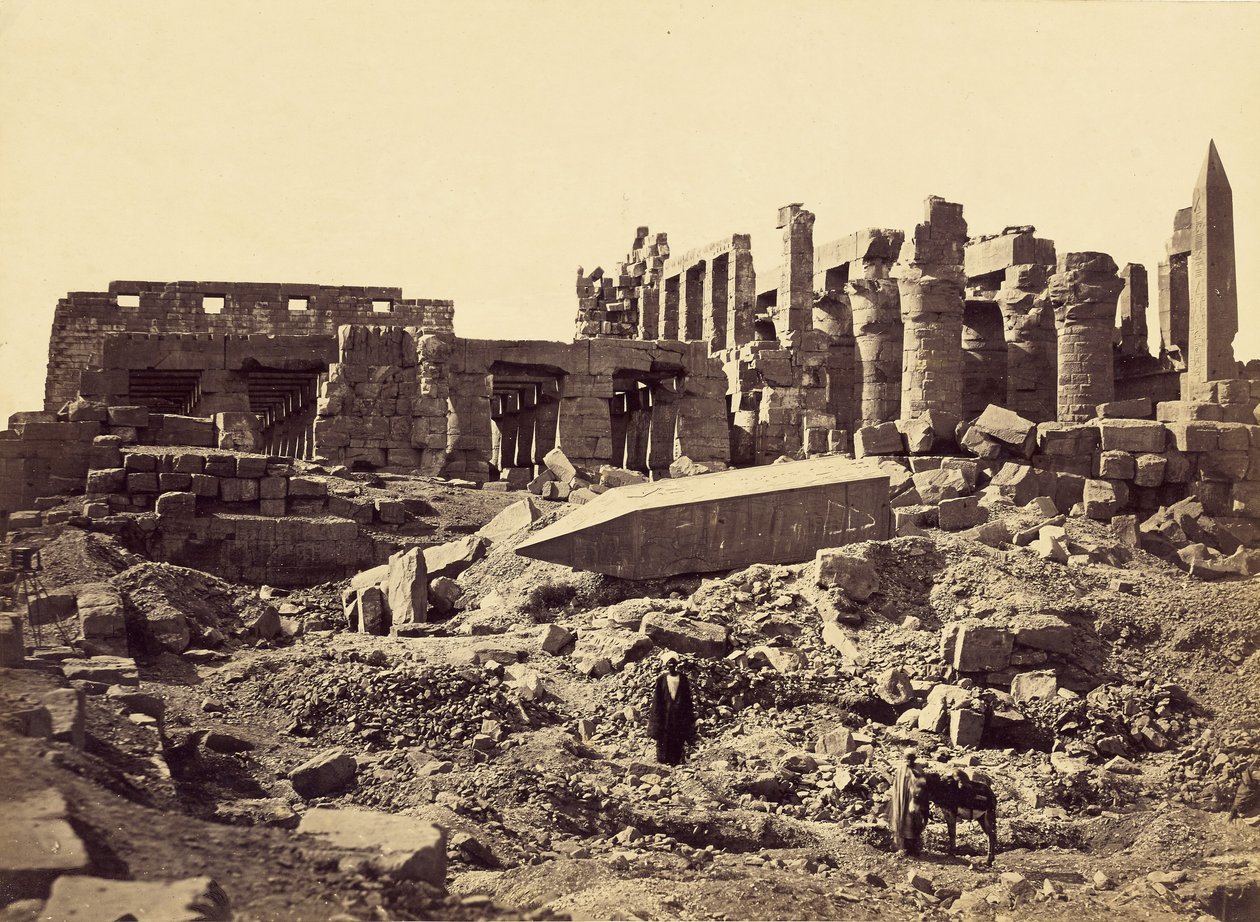 El-Karnaks tempel, från sydost av Francis Frith