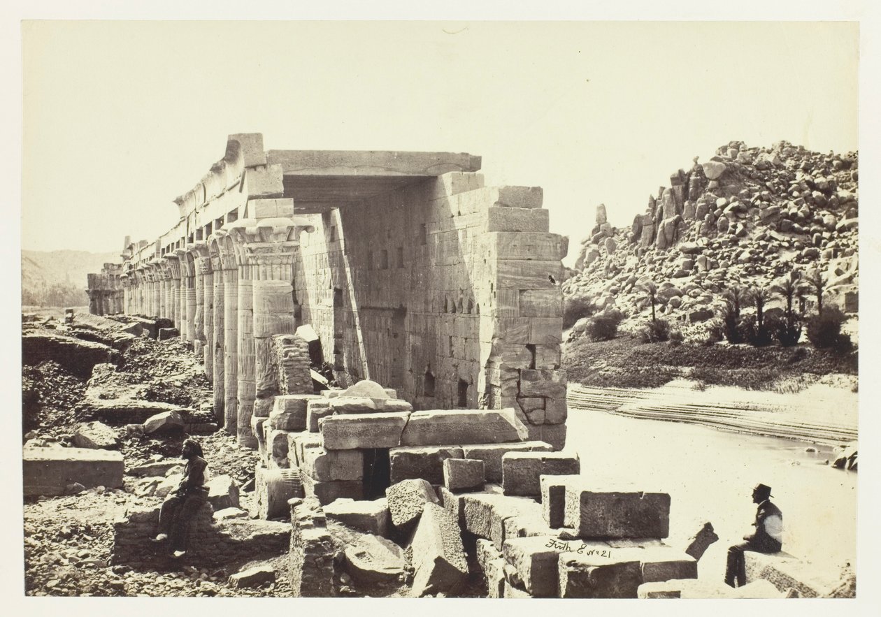 Kolonnaden, ön Philæ av Francis Frith