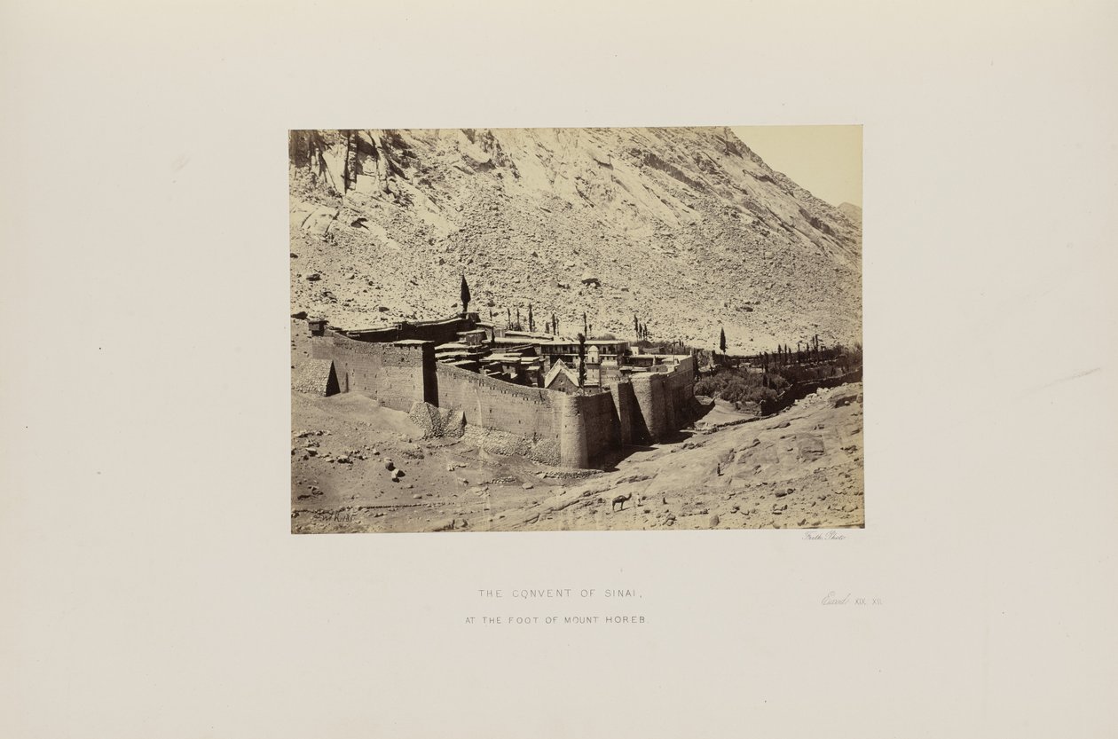 Klostret i Sinai, vid foten av berget Horeb av Francis Frith