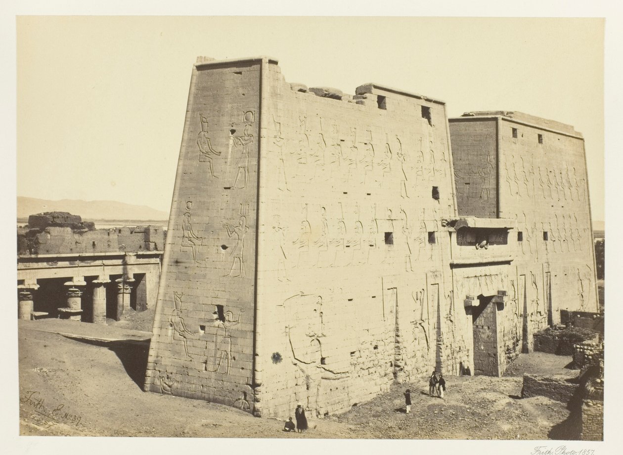 Den stora pylonen i Edfou, Övre Egypten av Francis Frith
