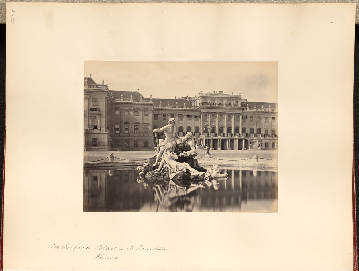 Kejsarpalatset och fontänen, Wien av Francis Frith