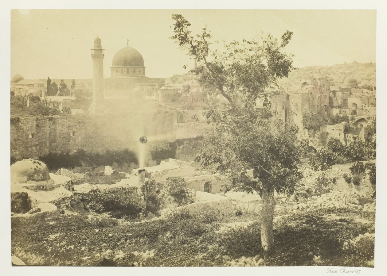 Moskén i Omar, Jerusalem, 1857. av Francis Frith