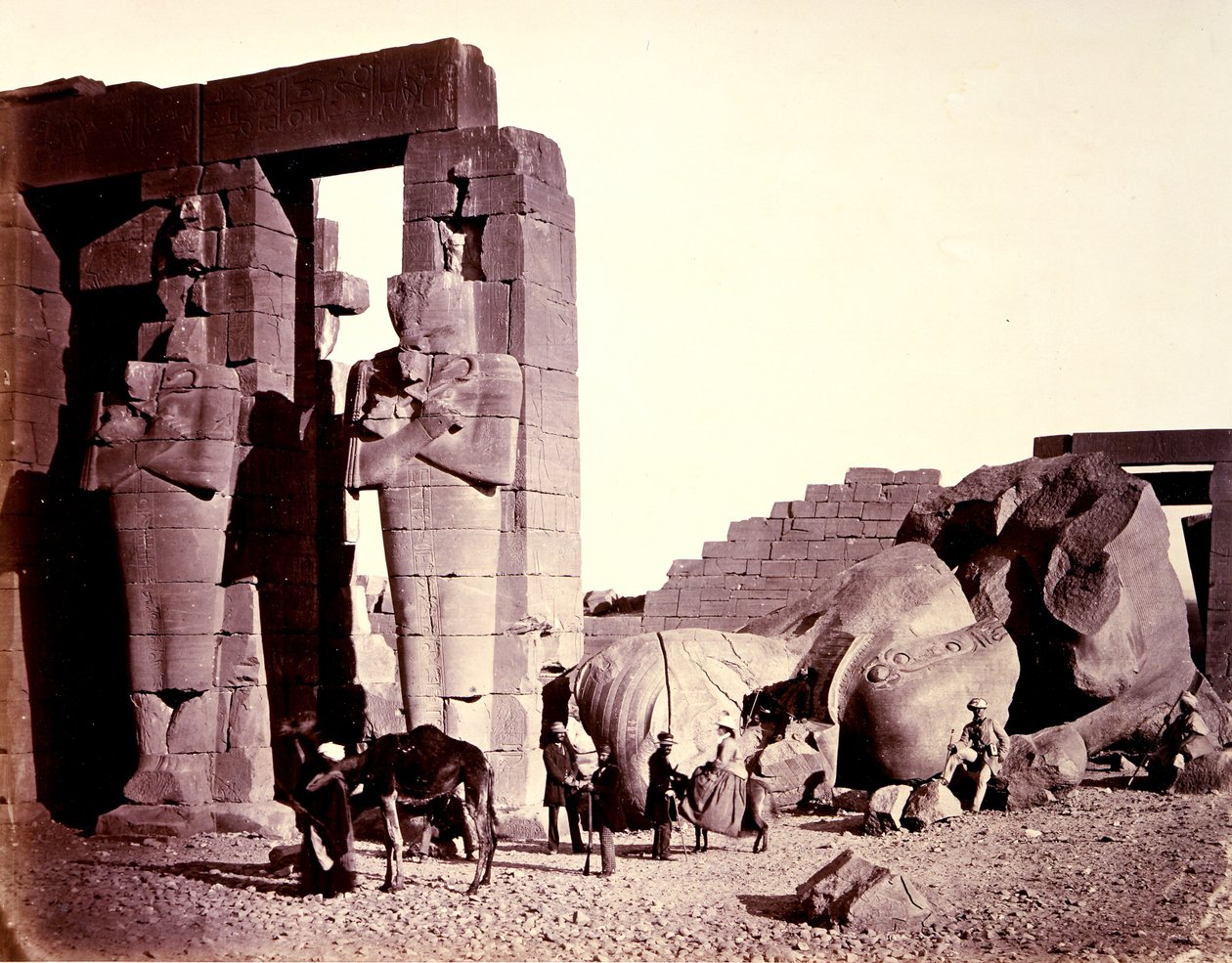 Ramesseum i El-Kurneh, Thebe, första vyn av Francis Frith