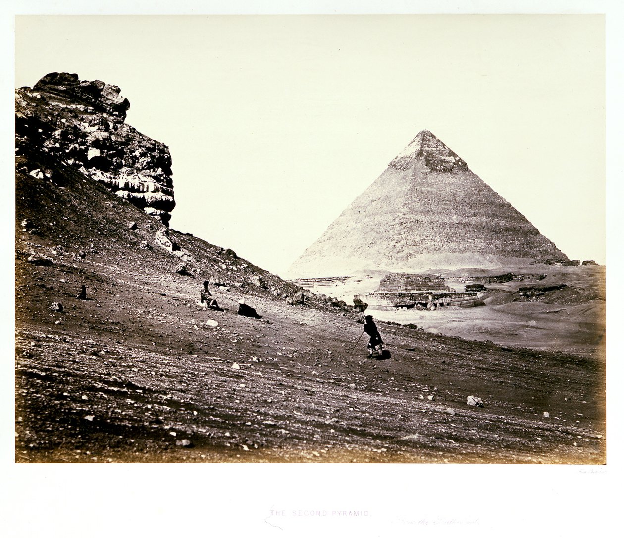 Den andra pyramiden, från sydost av Francis Frith