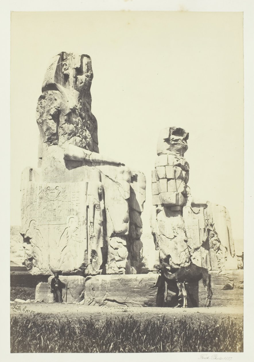 Statyerna av Memnon, Thebeslätten, 1857. av Francis Frith