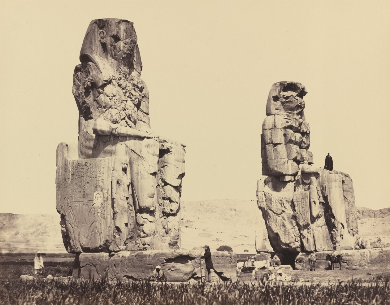 Slättens statyer, Thebe, 1858. av Francis Frith