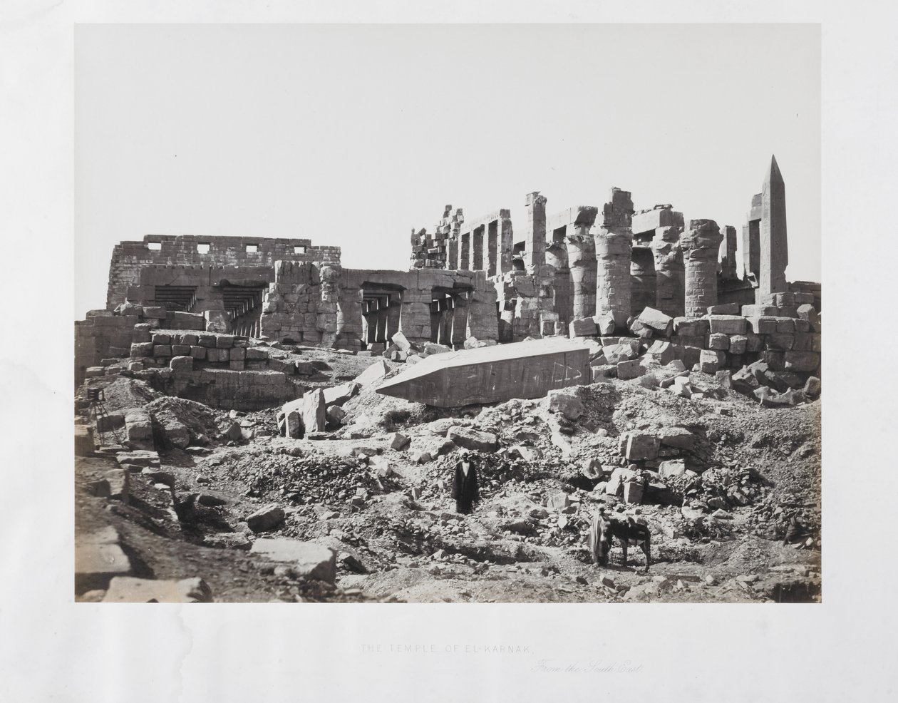 El-Karnaks tempel, från sydost av Francis Frith