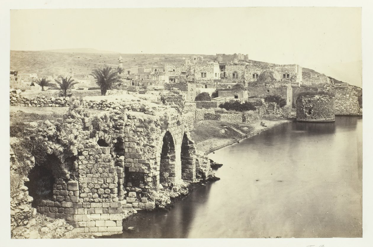 Staden och sjön Tiberias, från söder, 1857. av Francis Frith