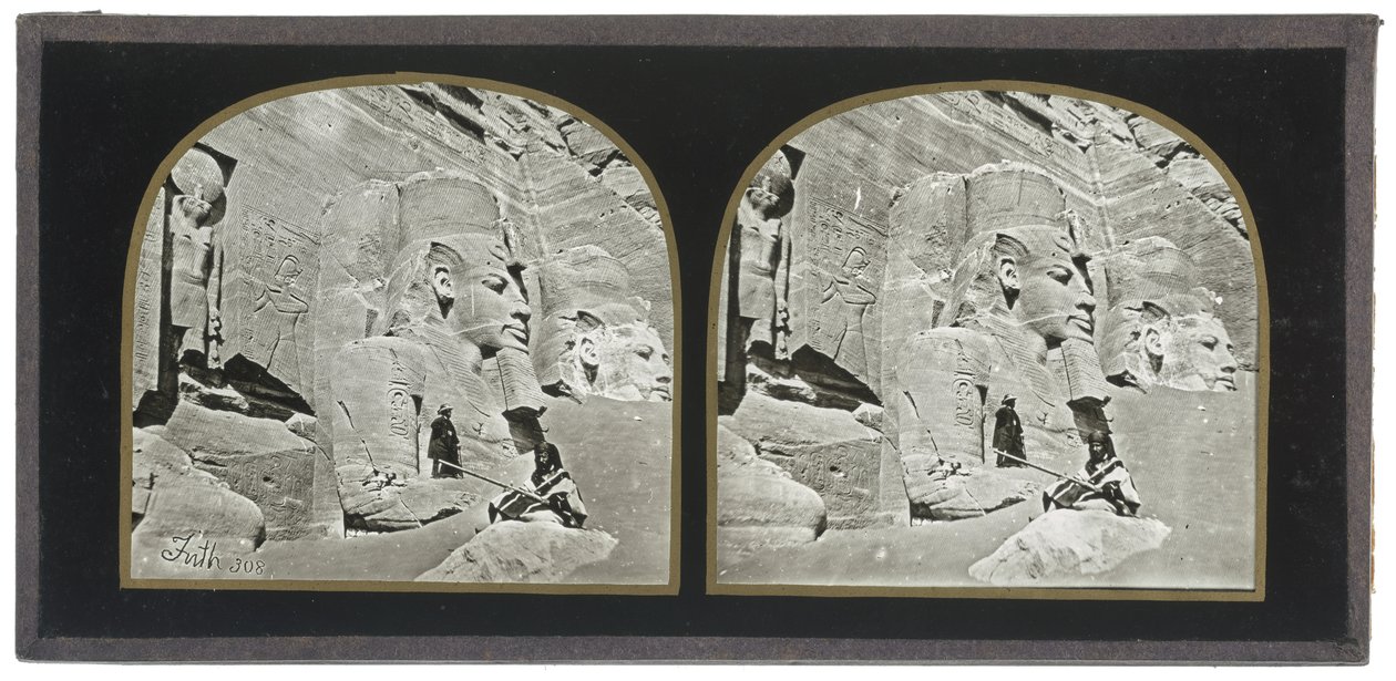 Vy över fasaden till det stora klipptemplet i Abu Simbel i Nubien av Francis Frith