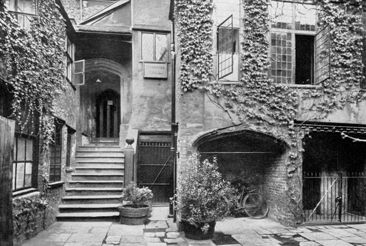 The Strangers Hall, Norwich, Norfolk, 1924-1926 av Frith and Co