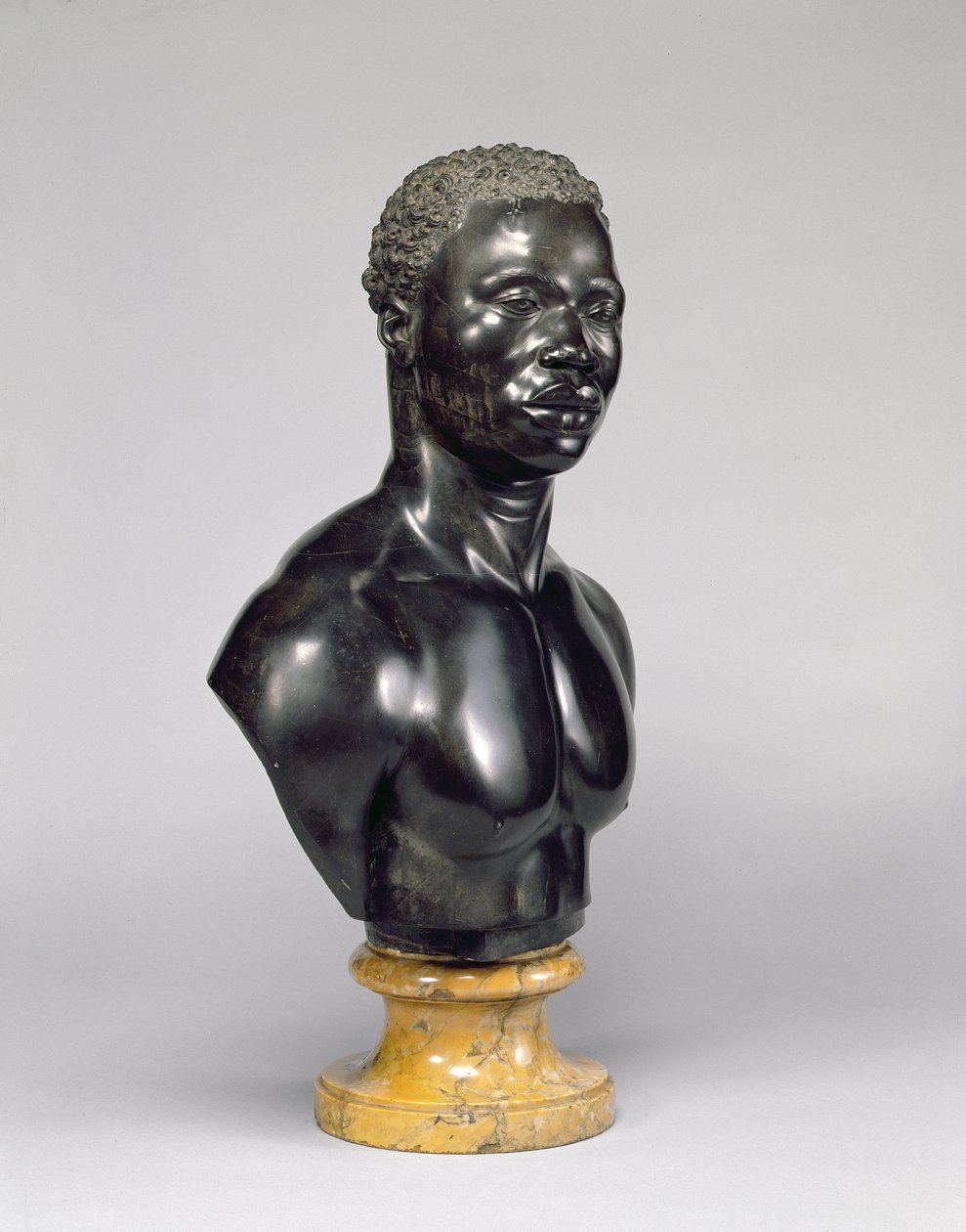 Byst av en man, ca 1758 (svart kalksten och gul marmor) (se även 281574) av Francis Harwood